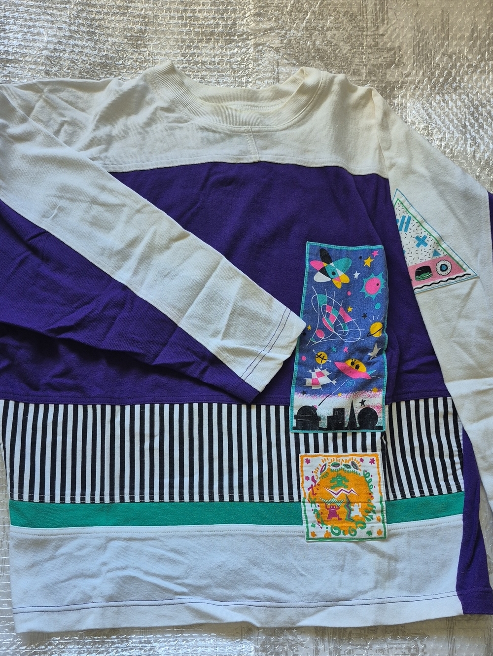 Vintage 90s BeeWear Color-Blocked Graphic Oversized  Long Sleeve Shirt